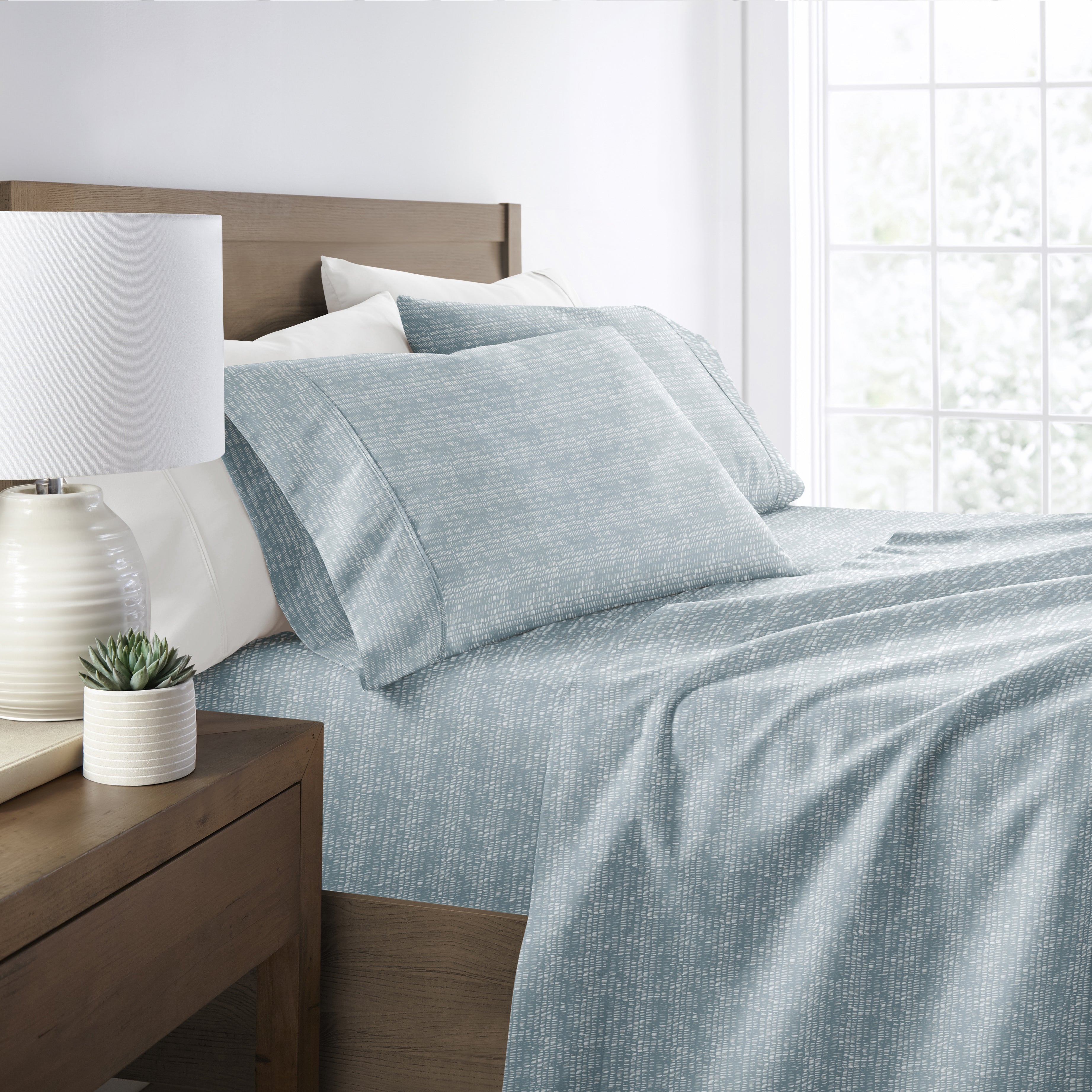 Dashed Lines 4-Piece Patterned Sheet Set