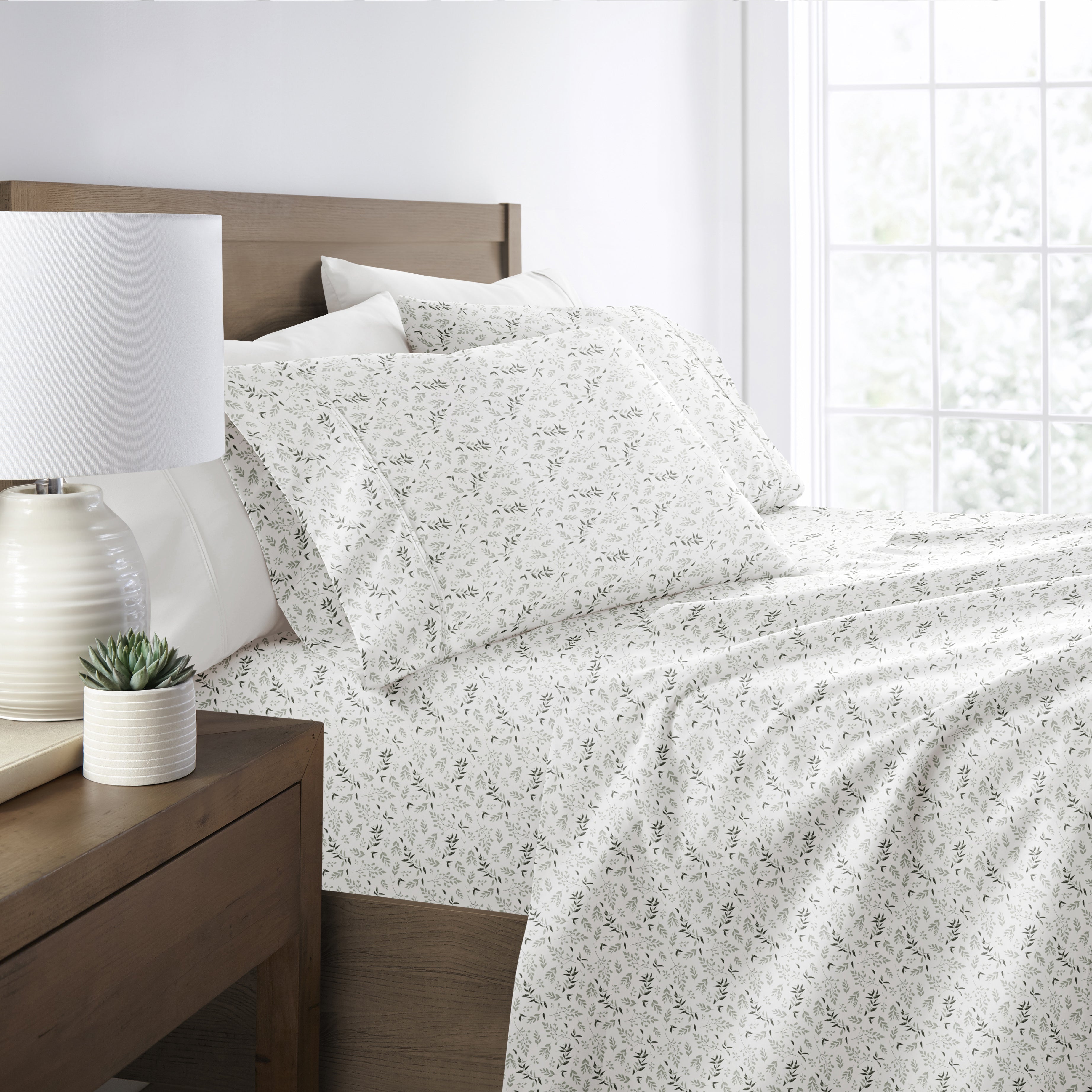 Tossed Foliage 4-Piece Patterned Sheet Set