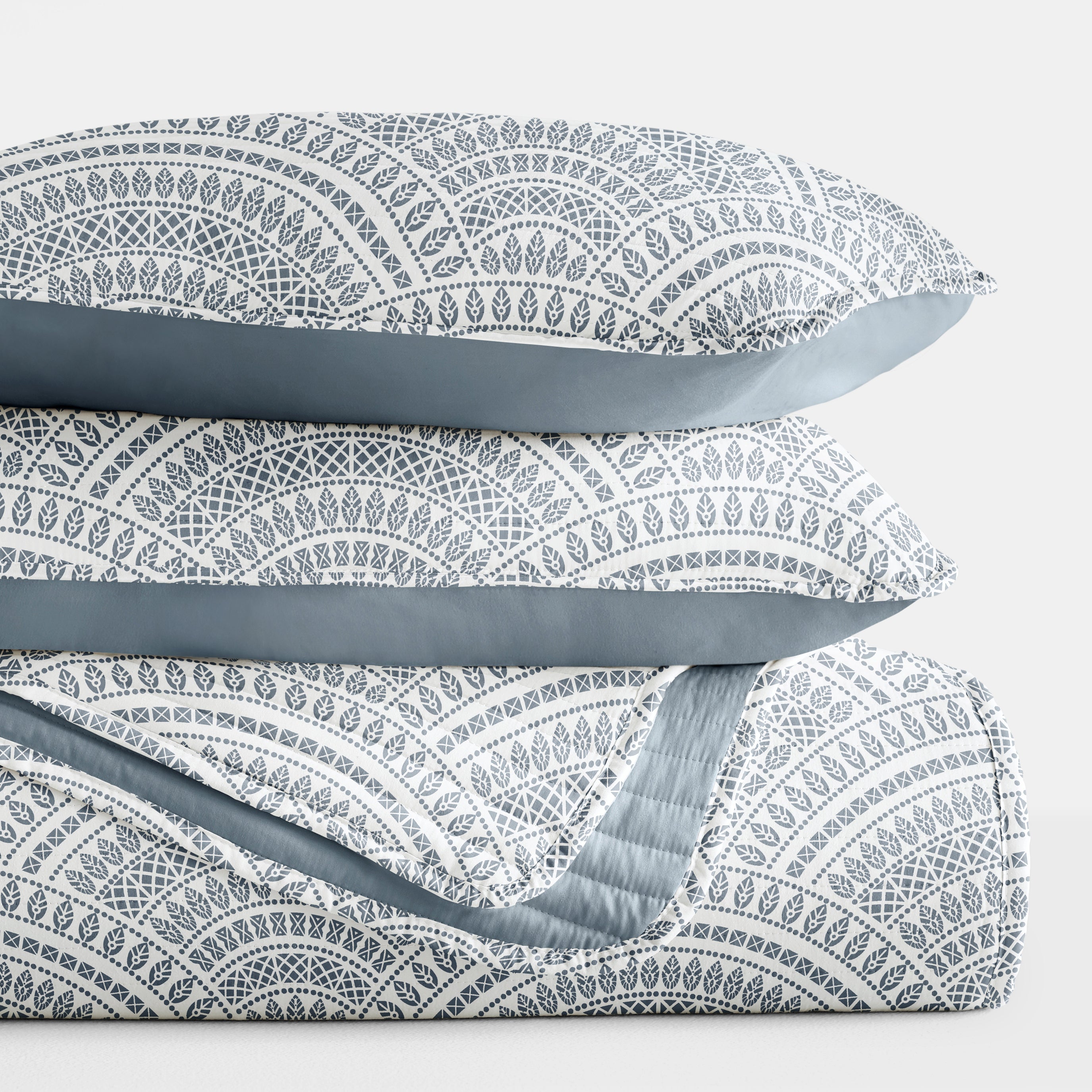 Scalloped Patterned Reversible Quilted Coverlet Set