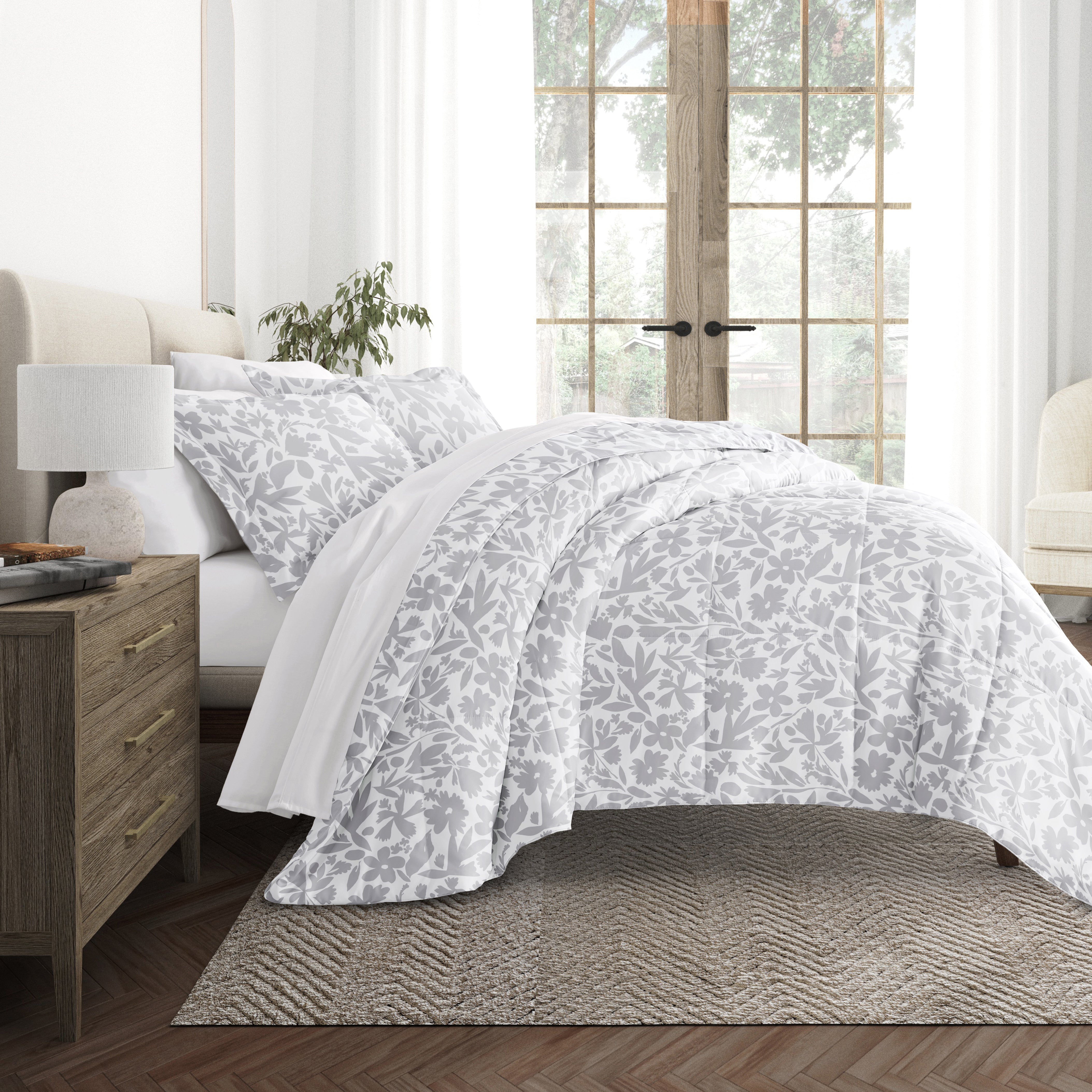 Abstract Garden Patterned Down-Alternative Comforter Set