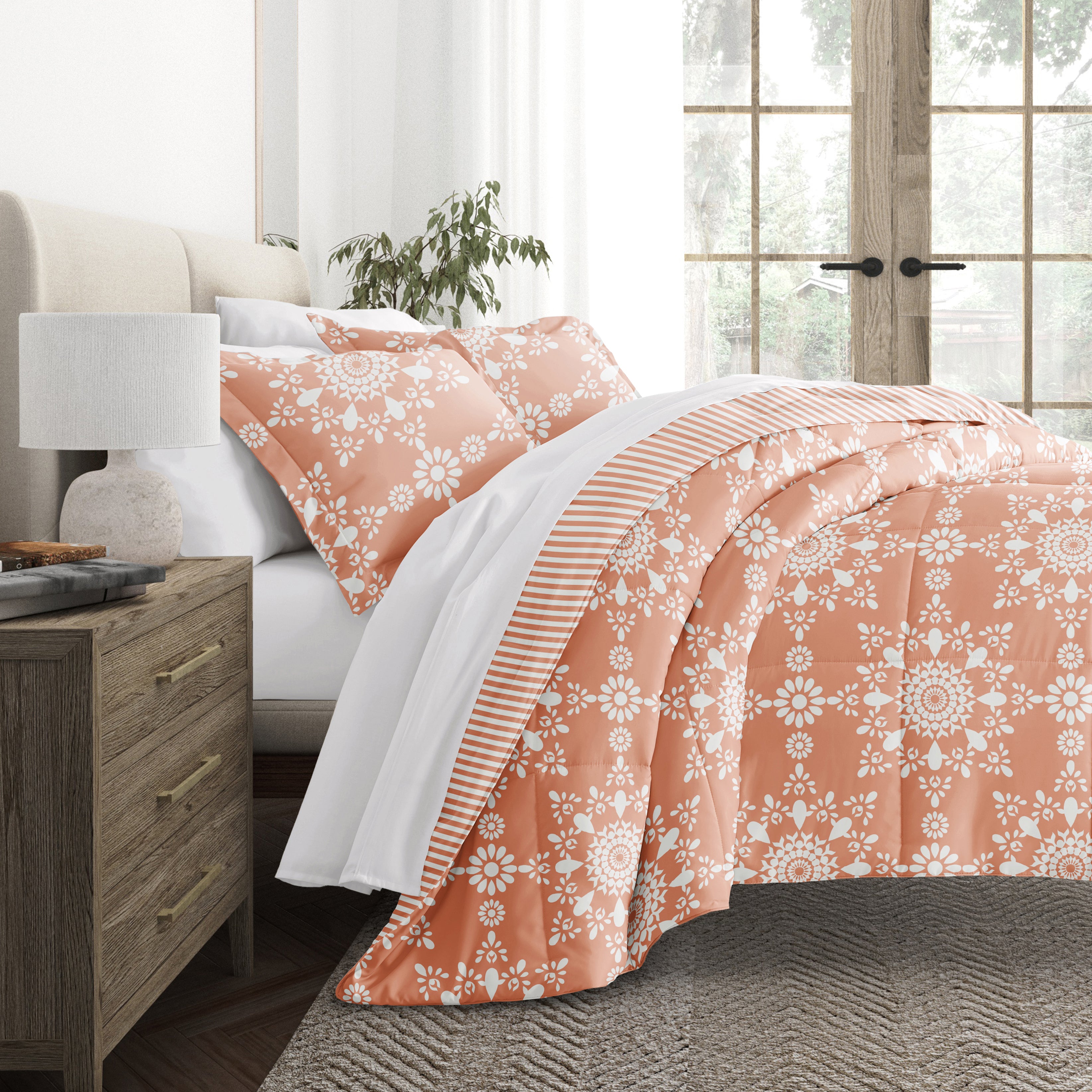 Daisy Medallion Reversible Patterned Down-Alternative Comforter Set