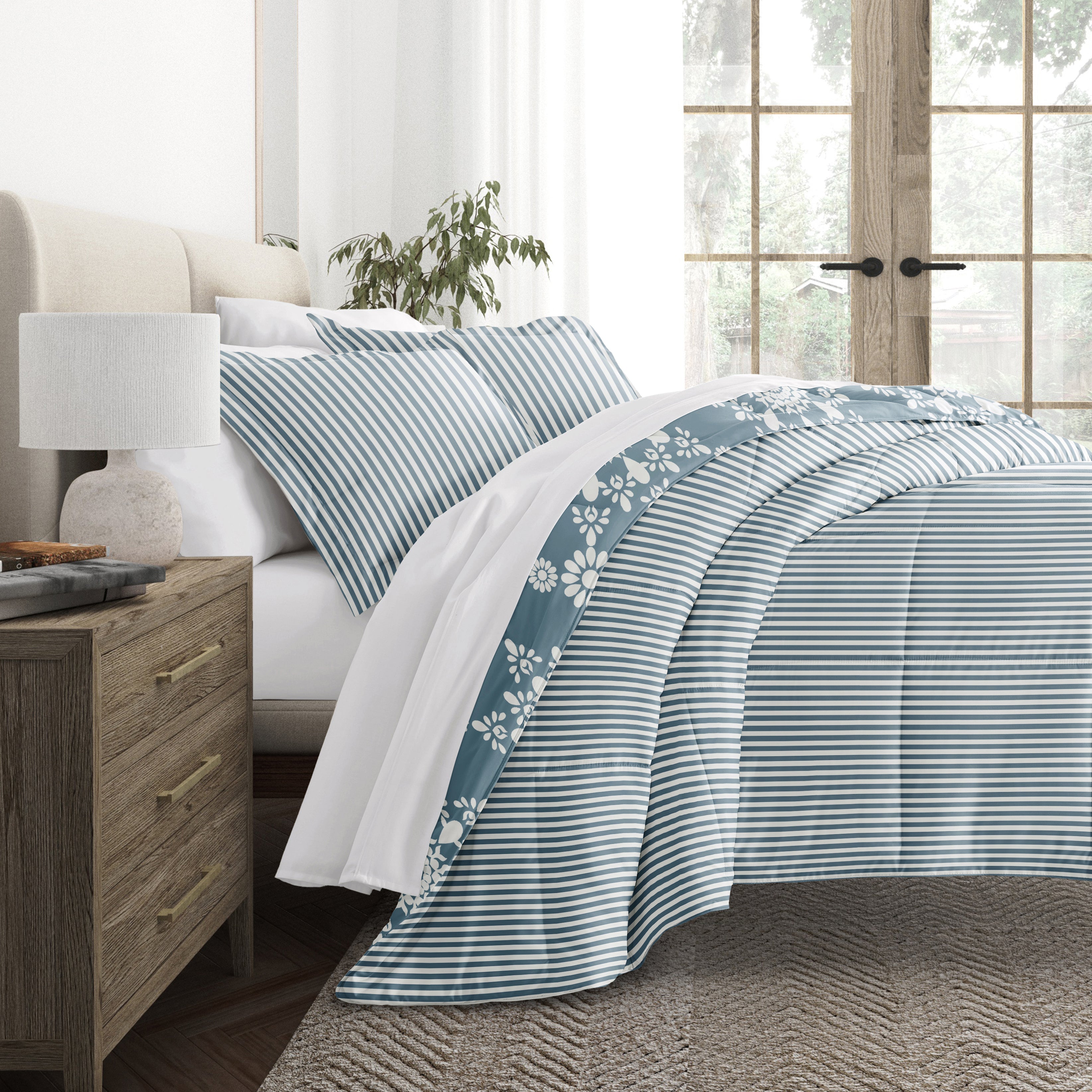 Daisy Medallion Reversible Patterned Down-Alternative Comforter Set