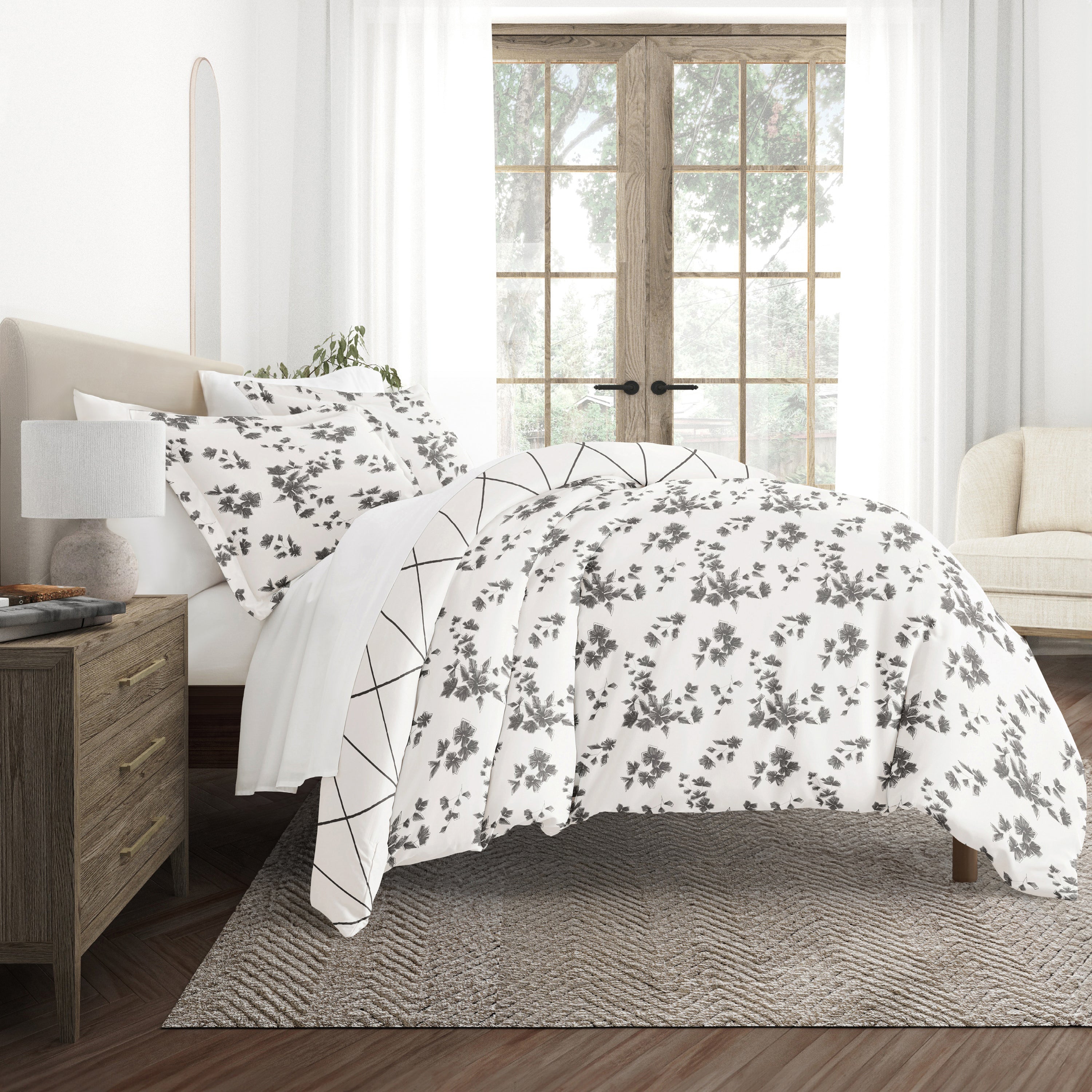 Edgy Flowers Patterned Reversible Duvet Cover Set