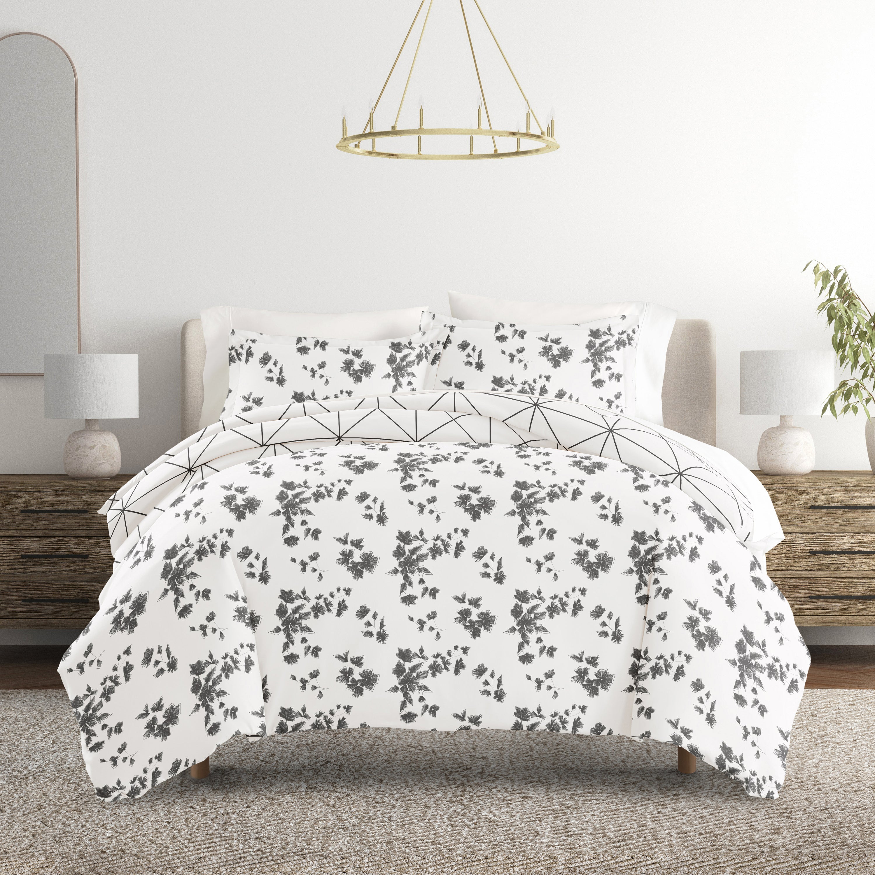 Edgy Flowers Patterned Reversible Duvet Cover Set