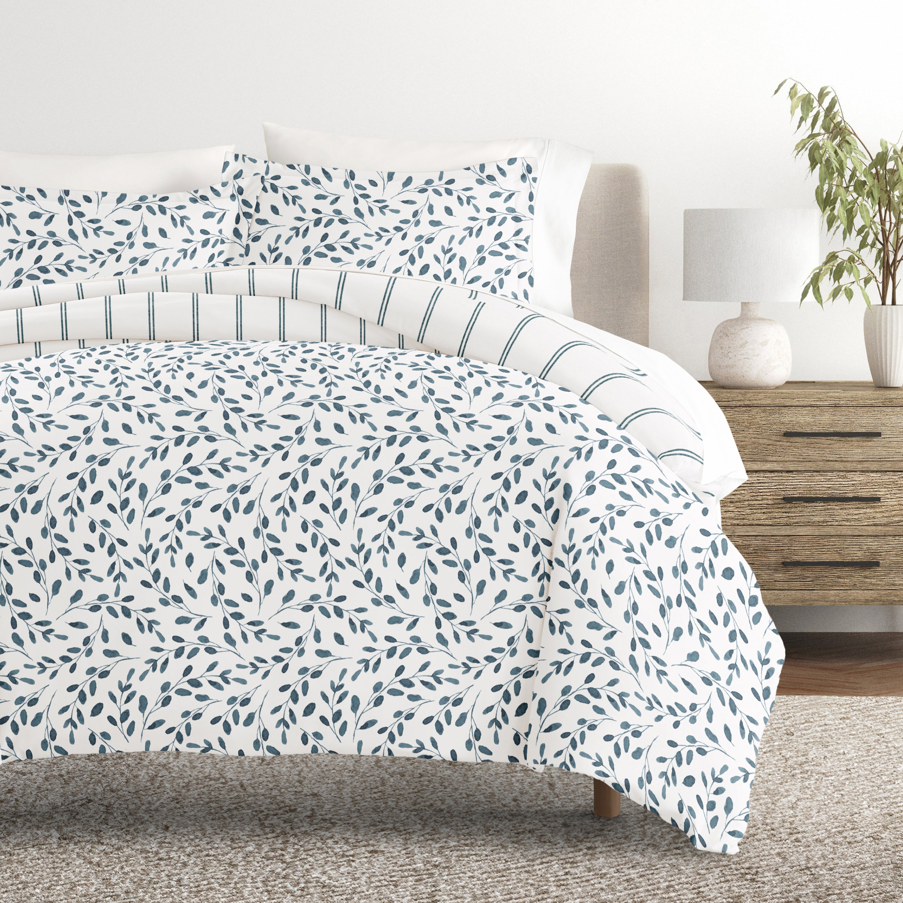 Watercolor Vines Patterned Reversible Duvet Cover Set