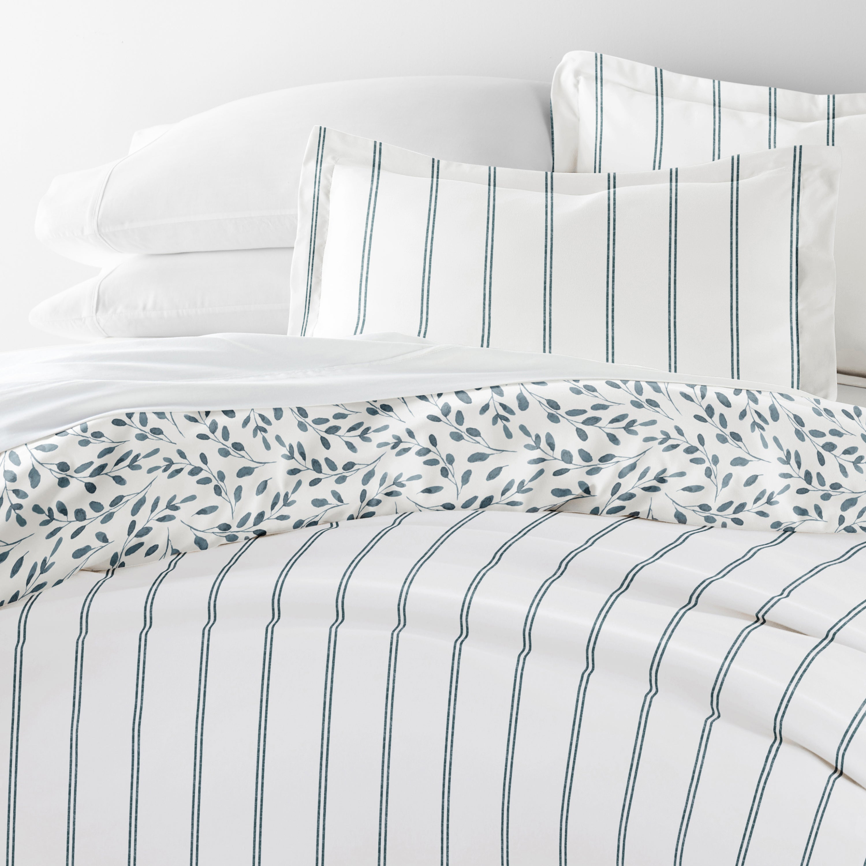 Watercolor Vines Patterned Reversible Duvet Cover Set