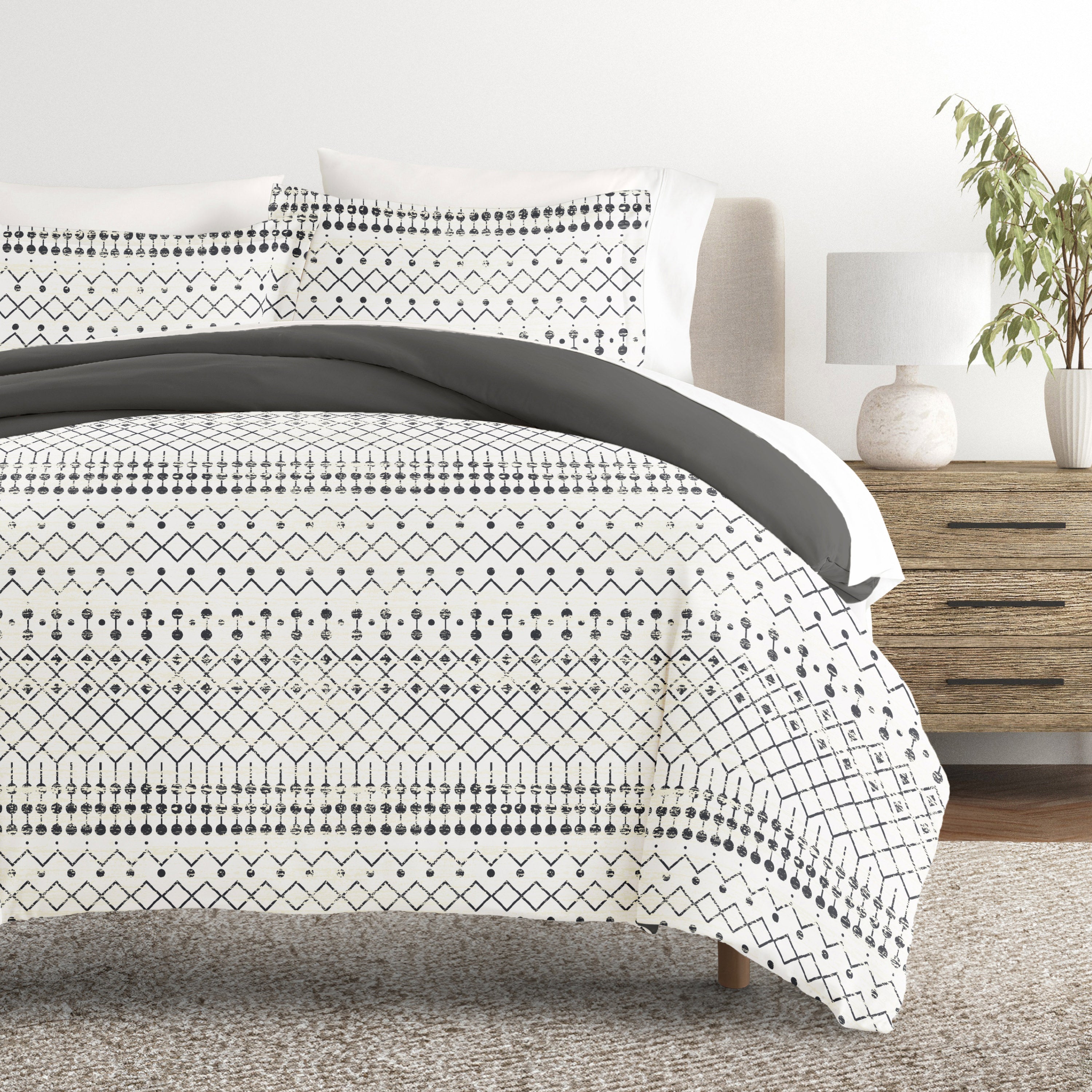 Etched Gate Patterned Reversible Duvet Cover Set