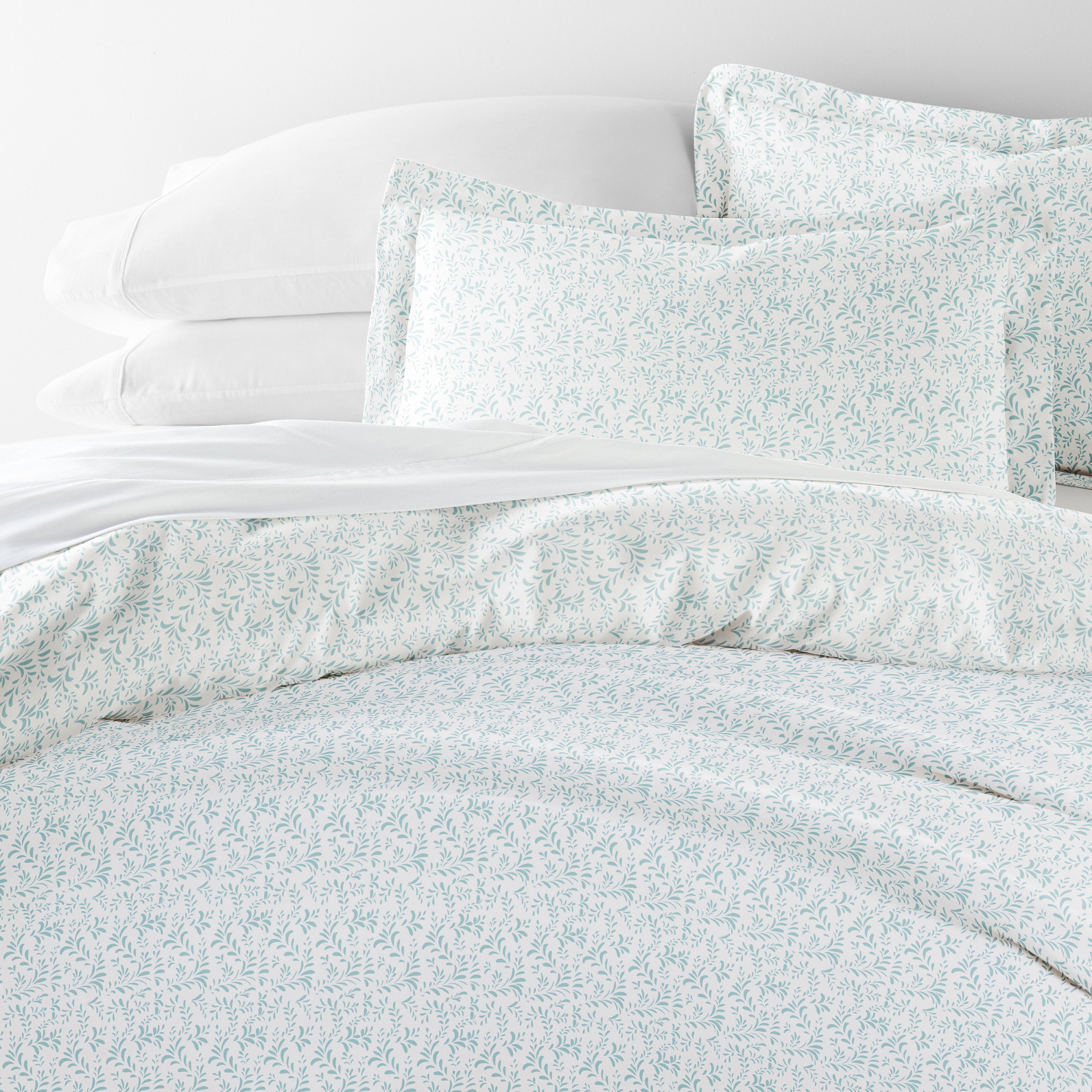 Burst of Vines Patterned Duvet Cover Set