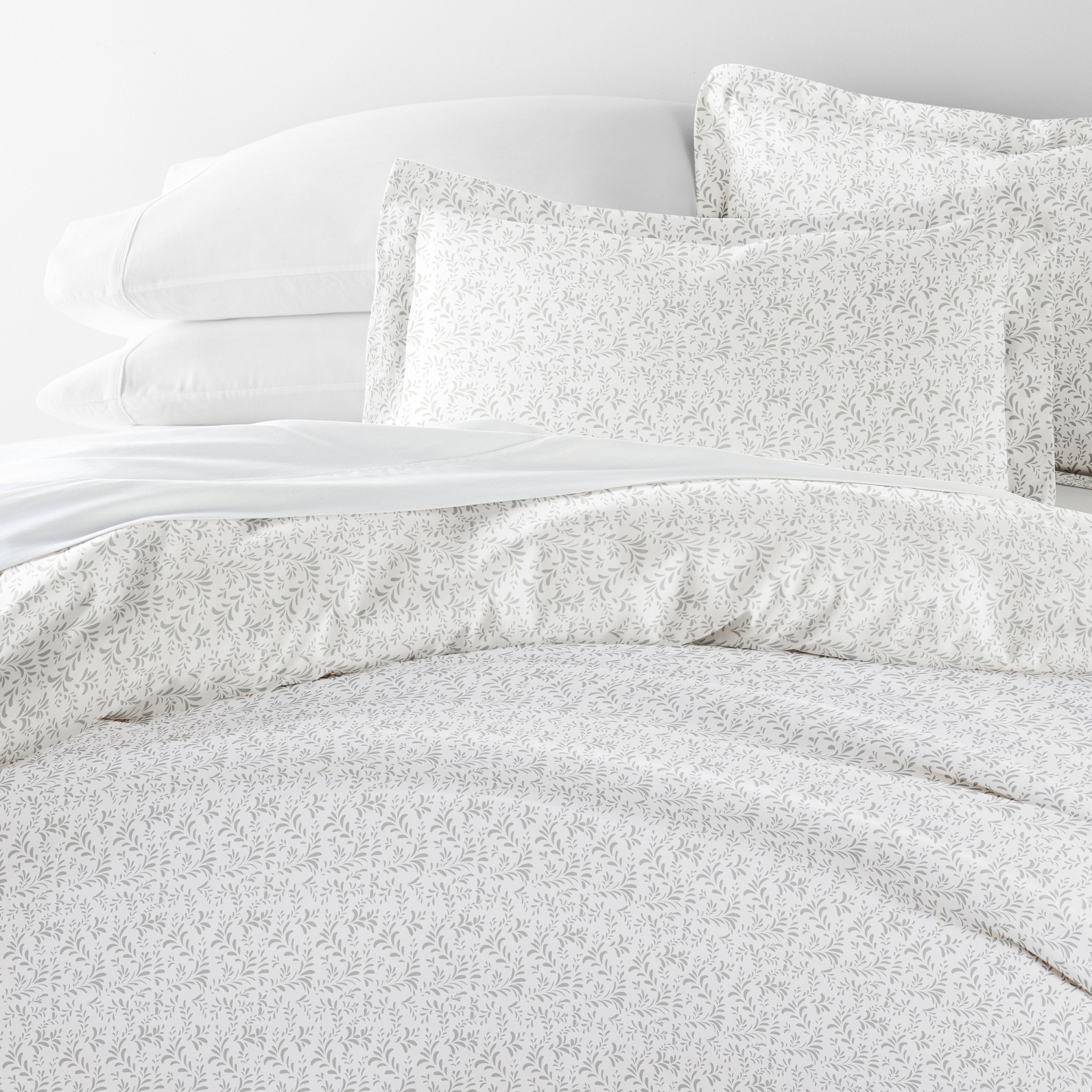 Burst of Vines Patterned Duvet Cover Set