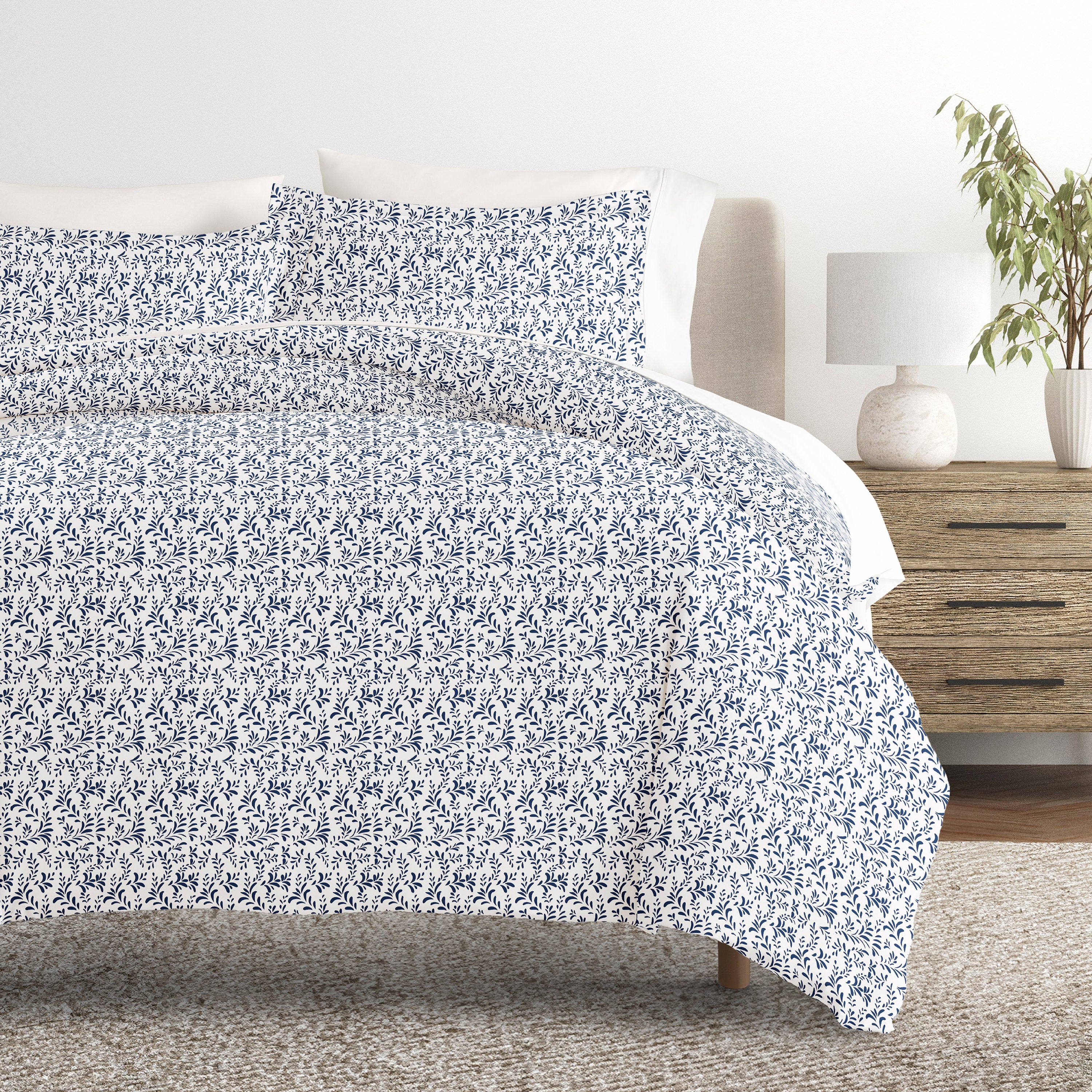 Burst of Vines Patterned Duvet Cover Set