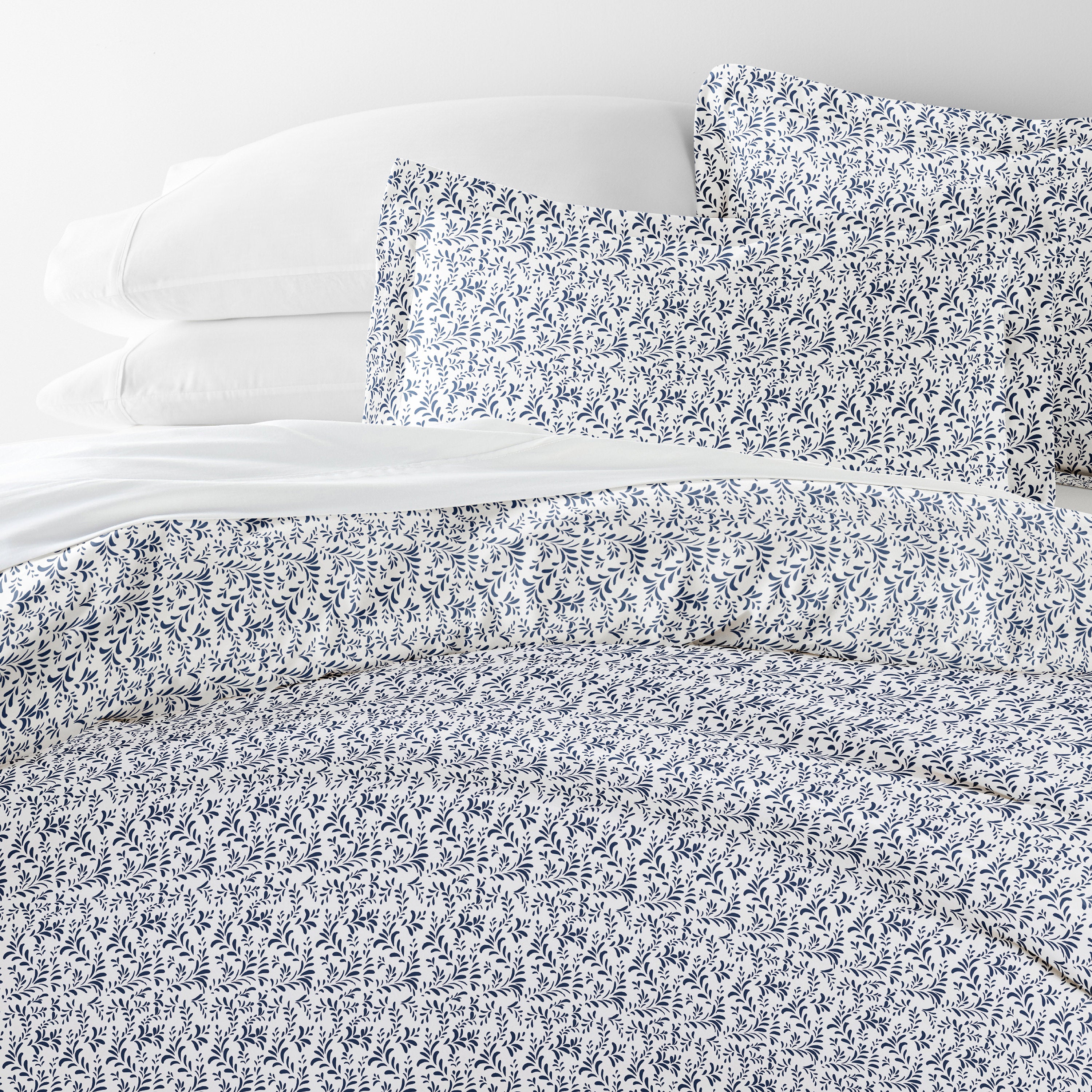 Burst of Vines Patterned Duvet Cover Set