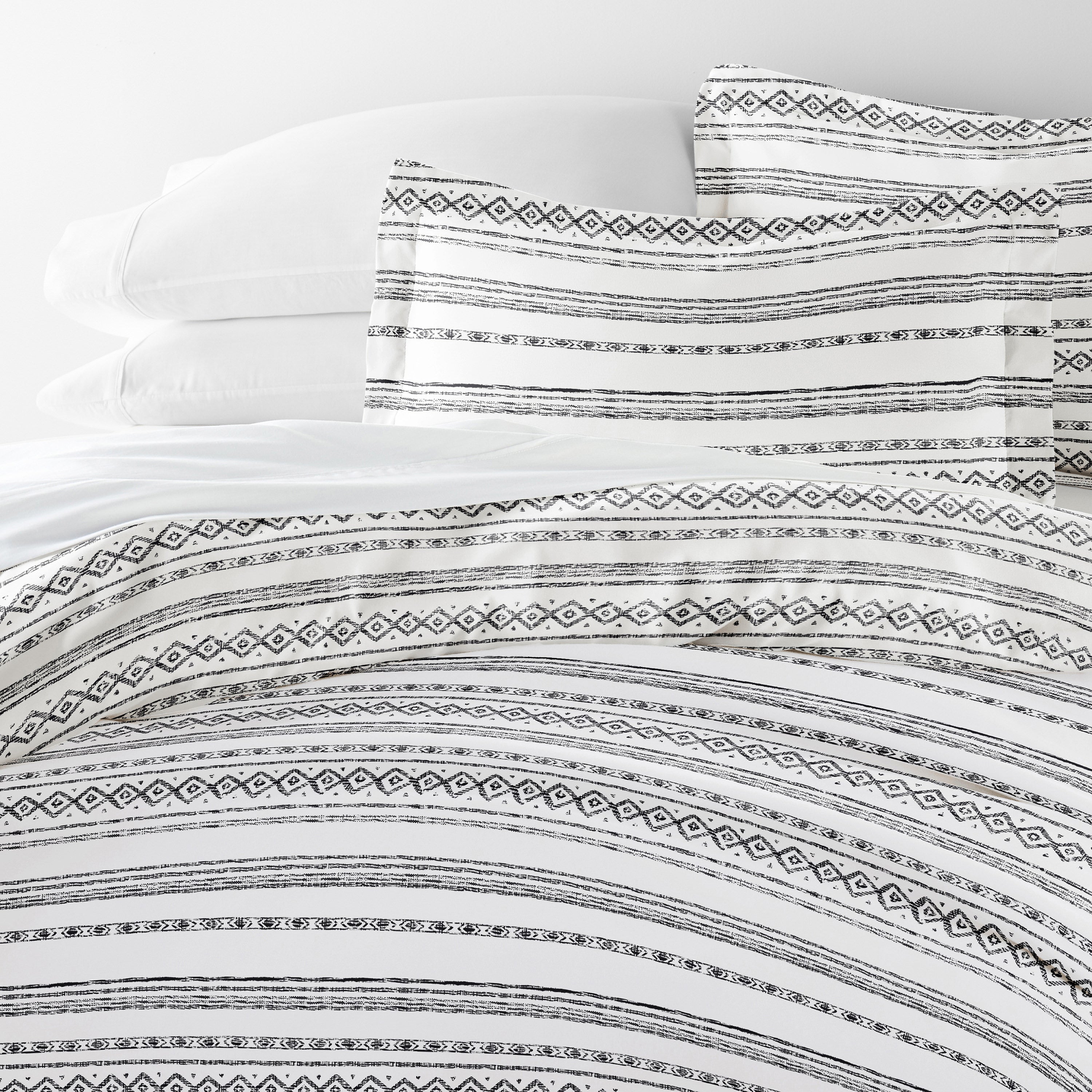 Geo Threads Patterned Duvet Cover Set