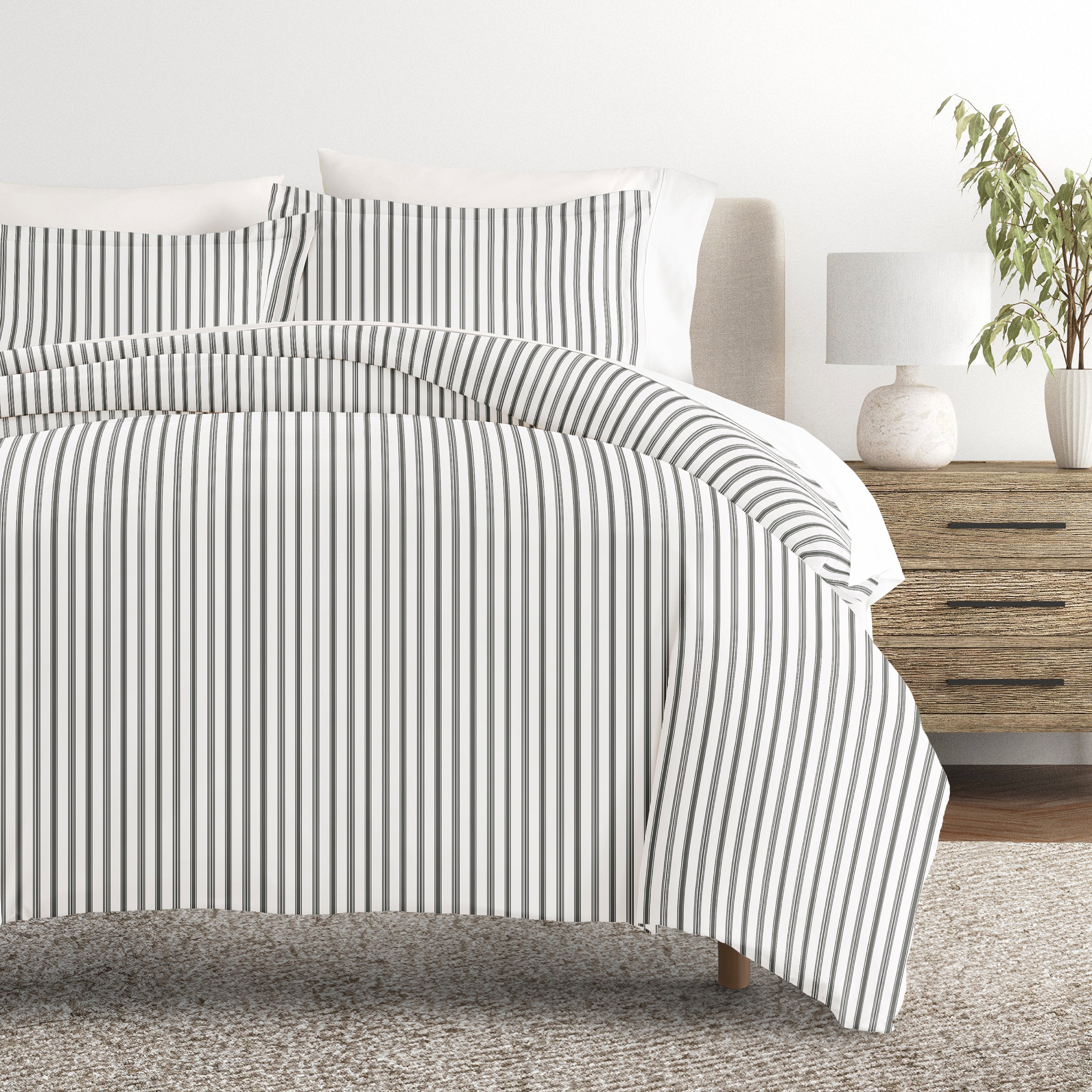 Vertical Dreams Patterned Duvet Cover Set