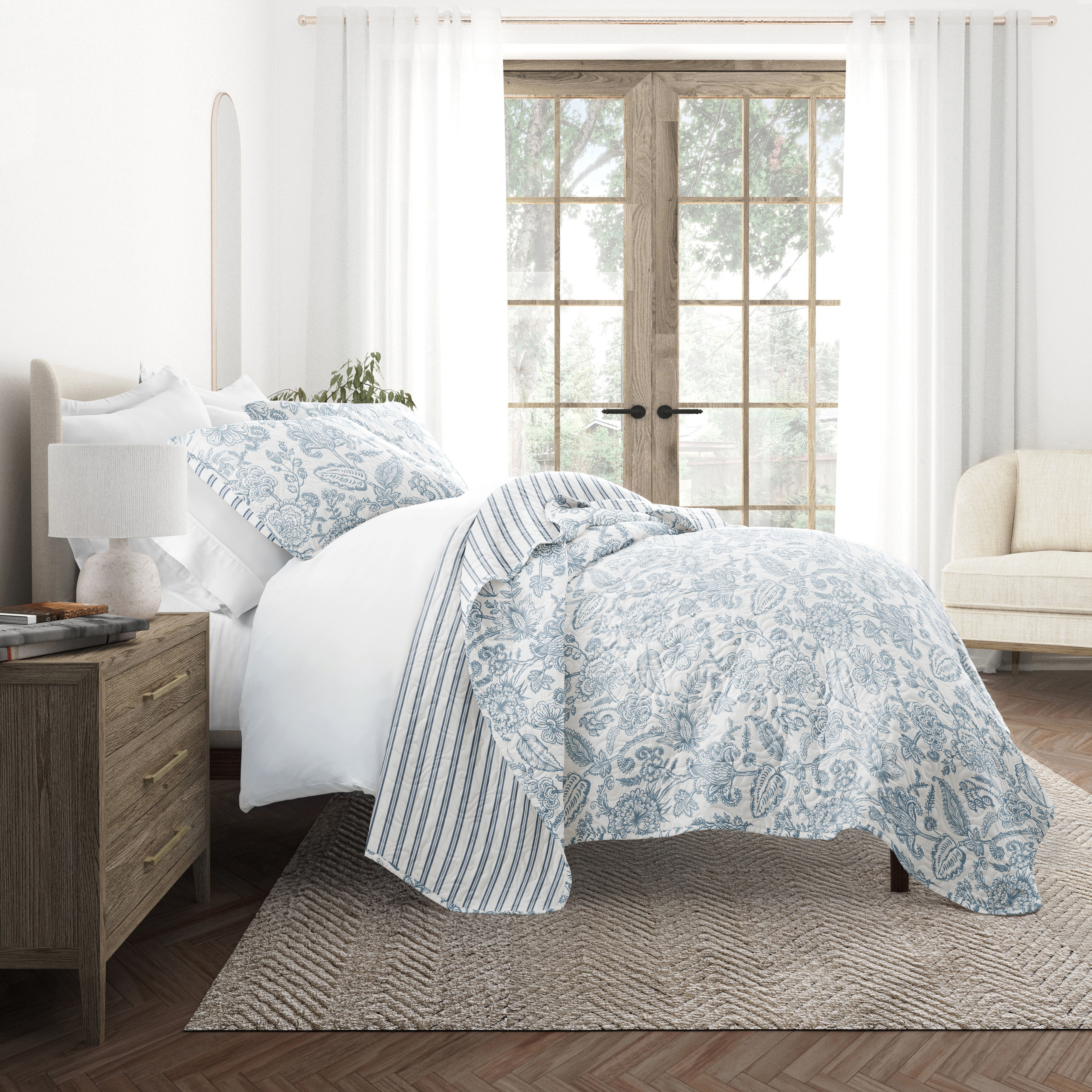 Jacobean Patterned Reversible Quilted Coverlet Set