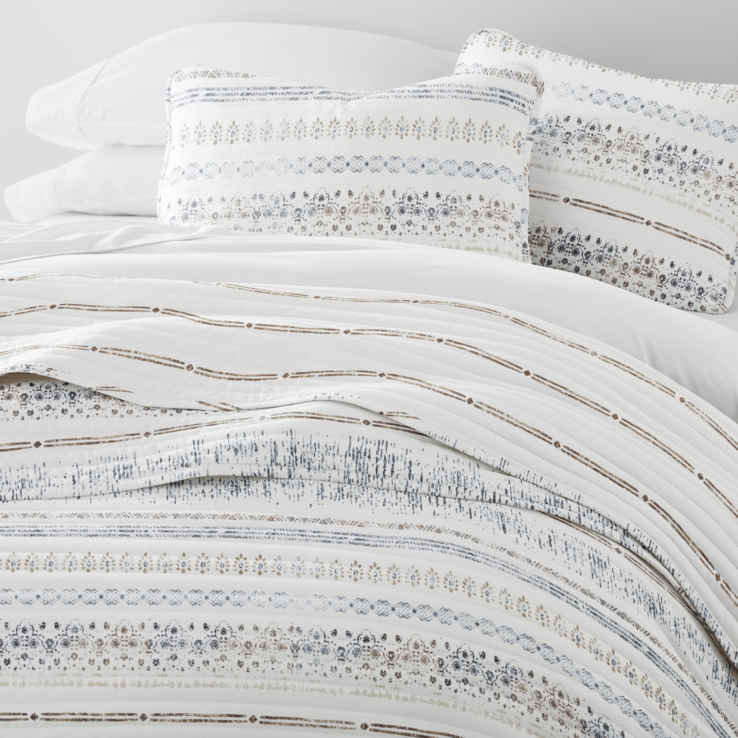 Relic Stripe Patterned Quilted Coverlet Set